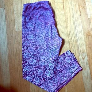 Large Prana Yoga Pants! 7/8 length. Gently used.
